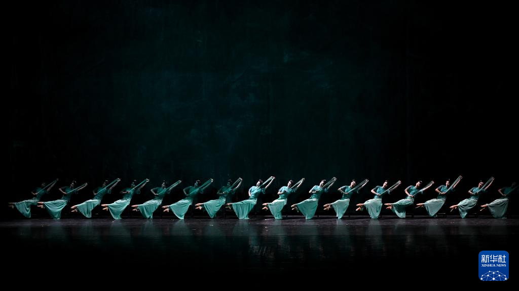 荷花奖获奖舞剧《热血当歌》亮相乌鲁木齐