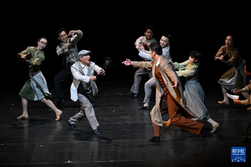 荷花奖获奖舞剧《热血当歌》亮相乌鲁木齐