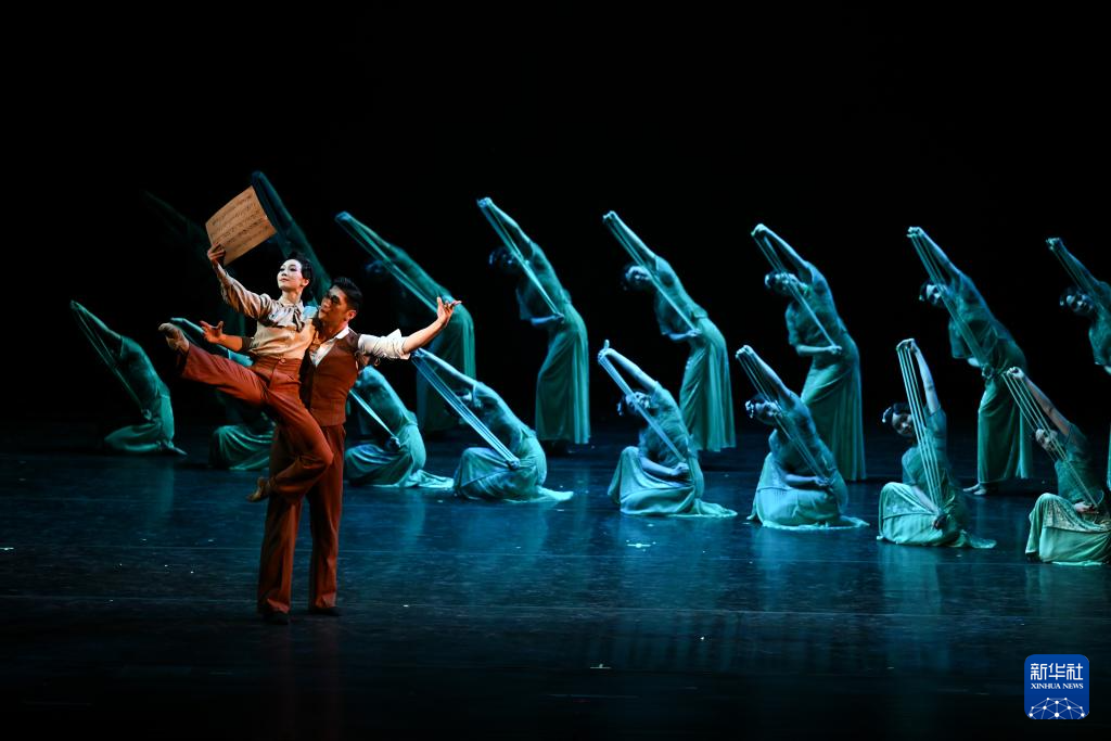 荷花奖获奖舞剧《热血当歌》亮相乌鲁木齐