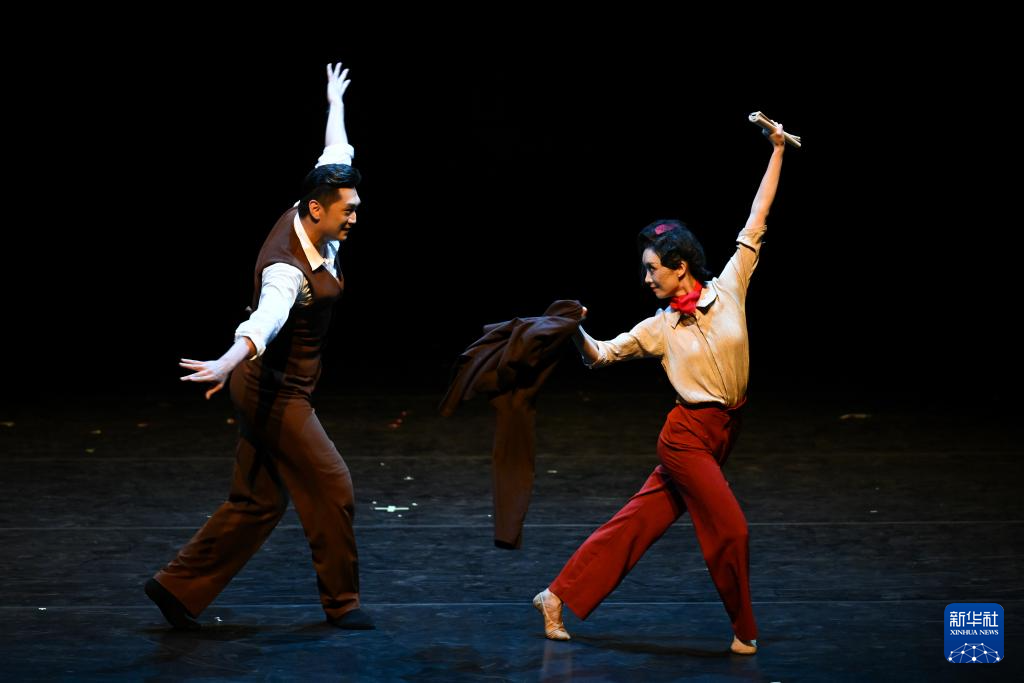 荷花奖获奖舞剧《热血当歌》亮相乌鲁木齐