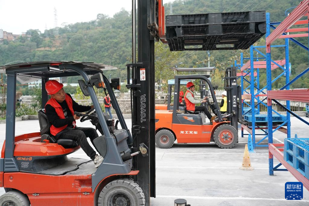 陕西旬阳:职业培训促就业