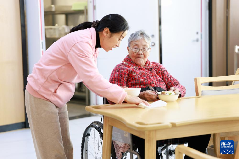 贵阳:社区养老 情满桑榆