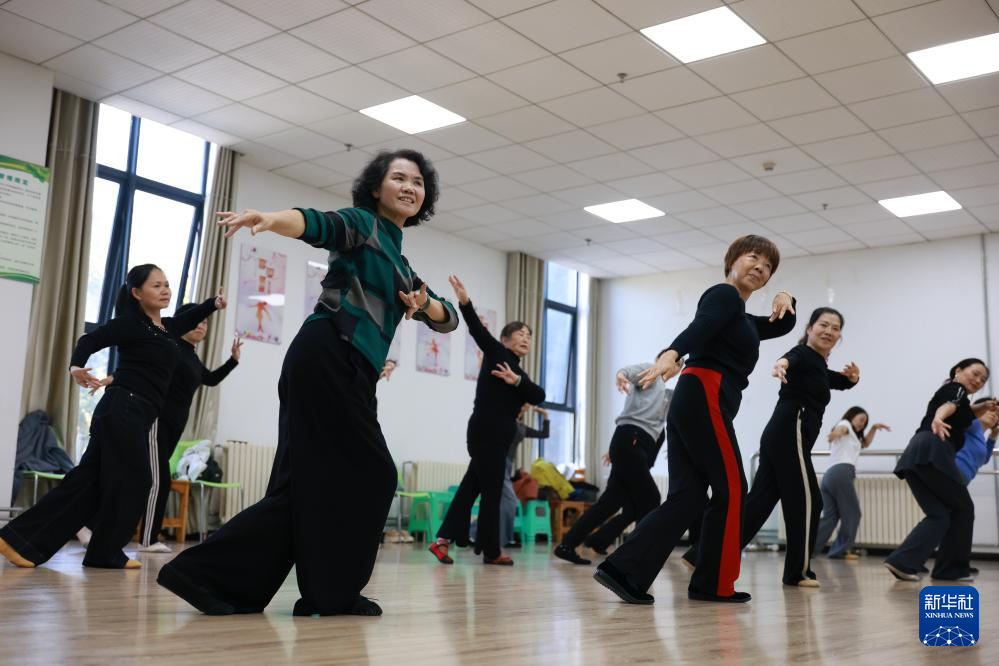 贵阳:社区养老 情满桑榆