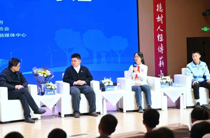 重庆科协年会|院士专家与中学生对话活动走进重庆南开（融侨）中学校