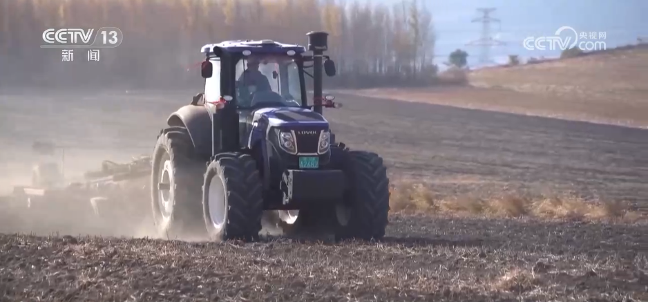 丰收背后尽显“科技范儿” 希望的田野绘就产业兴旺“振兴图”