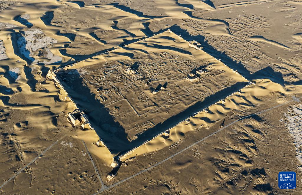 千年黑城 尽显沧桑