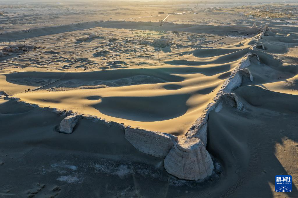 千年黑城 尽显沧桑