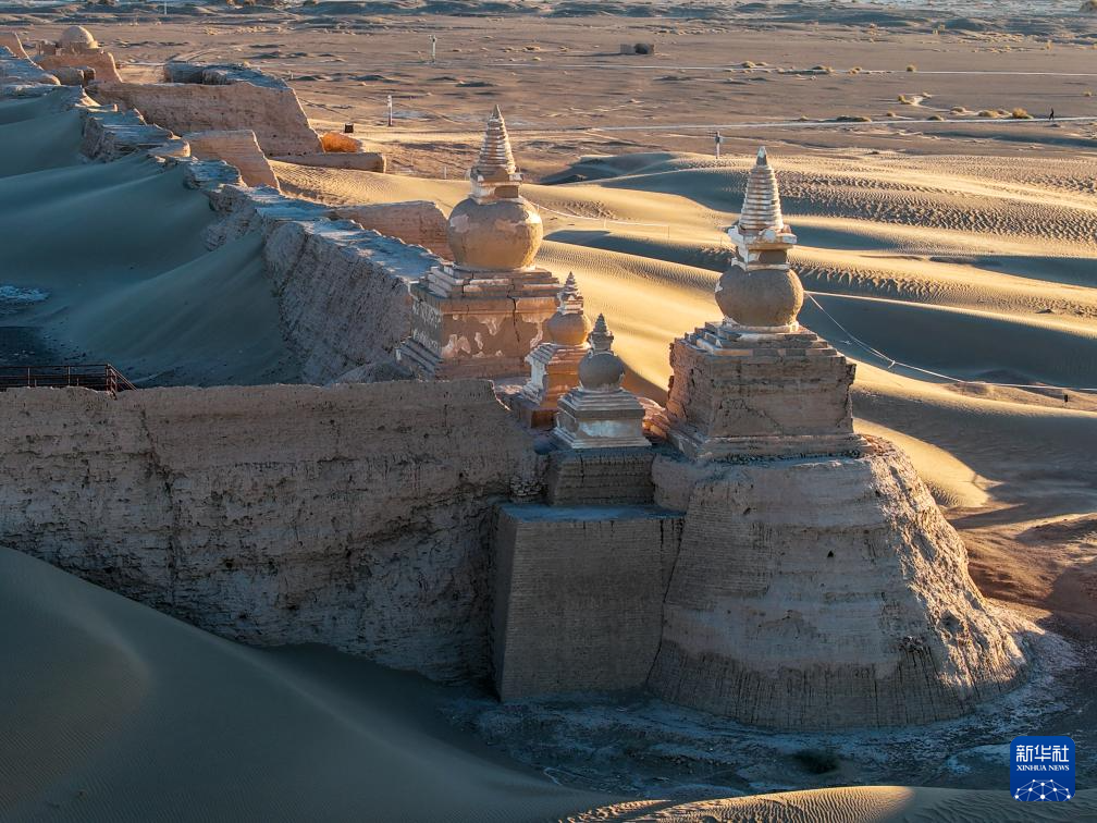 千年黑城 尽显沧桑