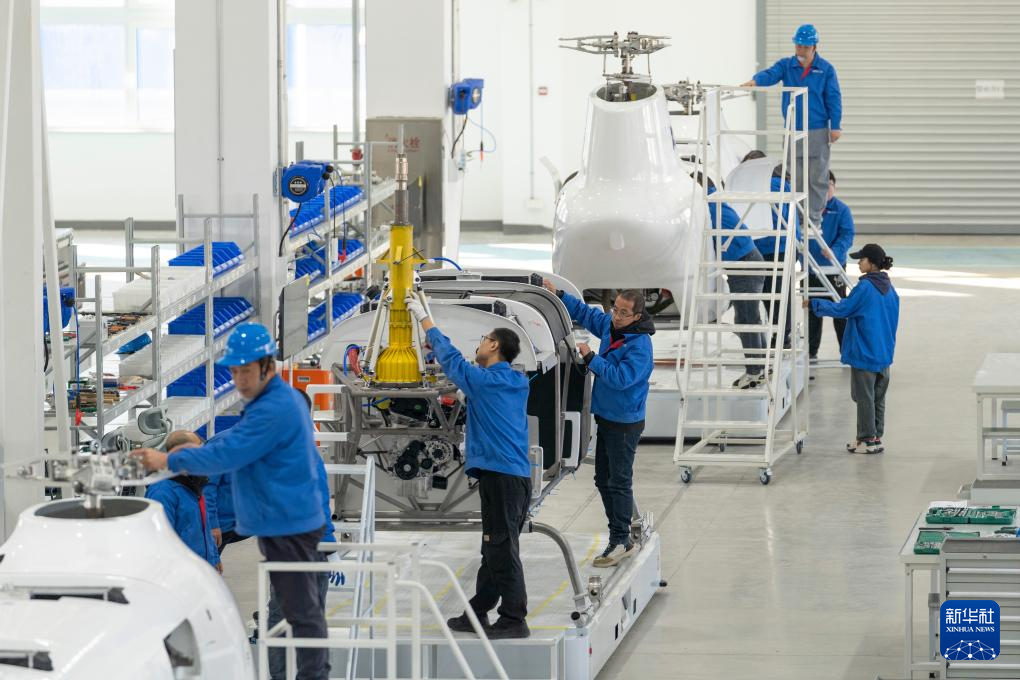 T1400无人直升机首航 应用前景广阔