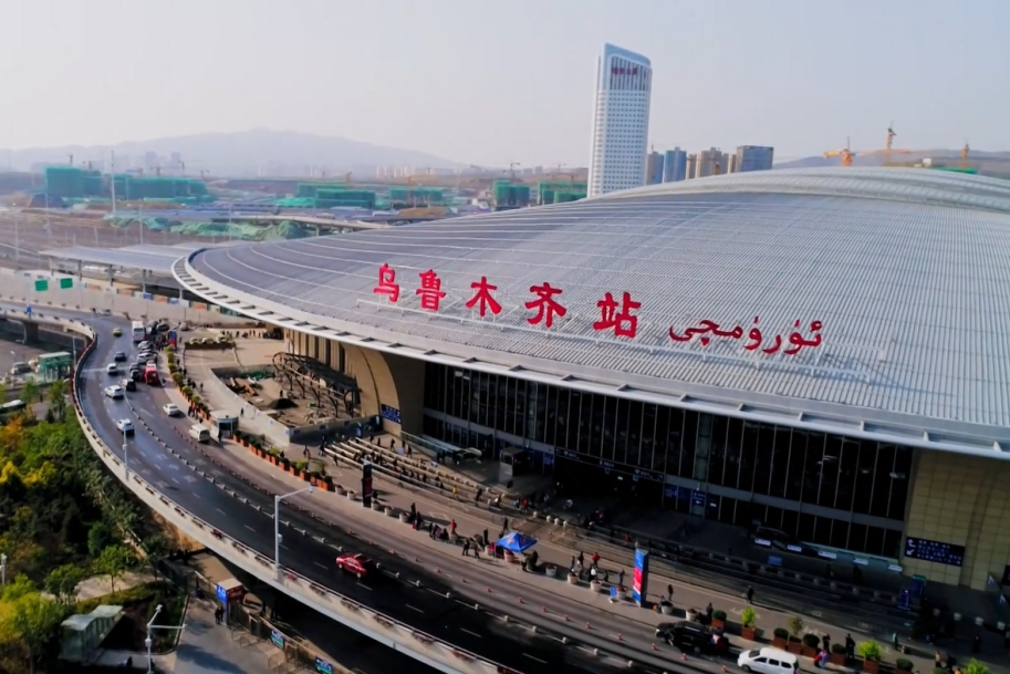 新疆铁路绘就“两山”理念新画卷