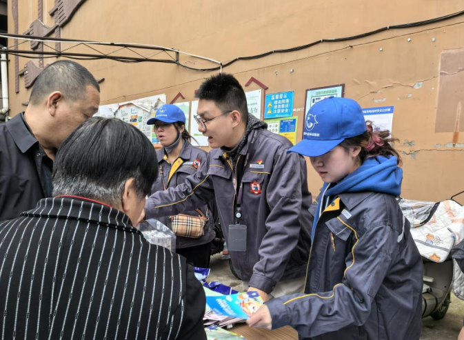 党建共建暖民心 重庆燃气“红岩燃小兵”把服务送到居民家门口