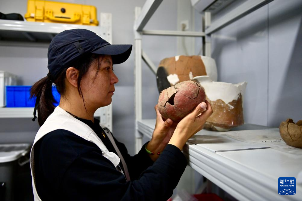 文化中国行·守宝人｜徒步山野间 守护红山文化