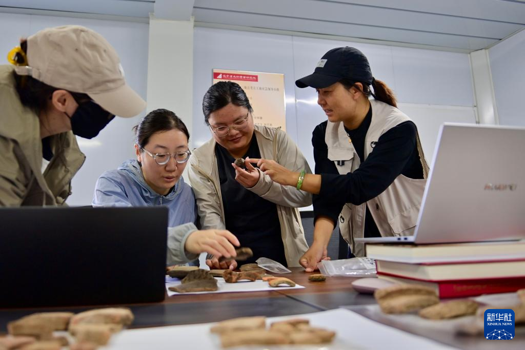 文化中国行·守宝人｜徒步山野间 守护红山文化