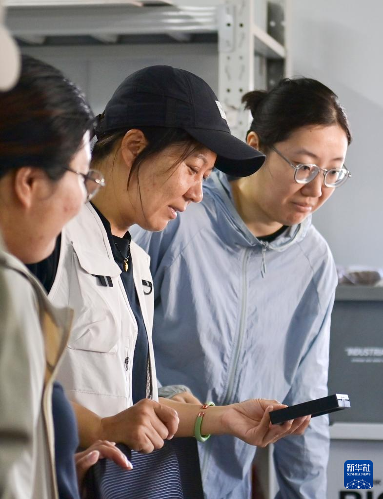 文化中国行·守宝人｜徒步山野间 守护红山文化