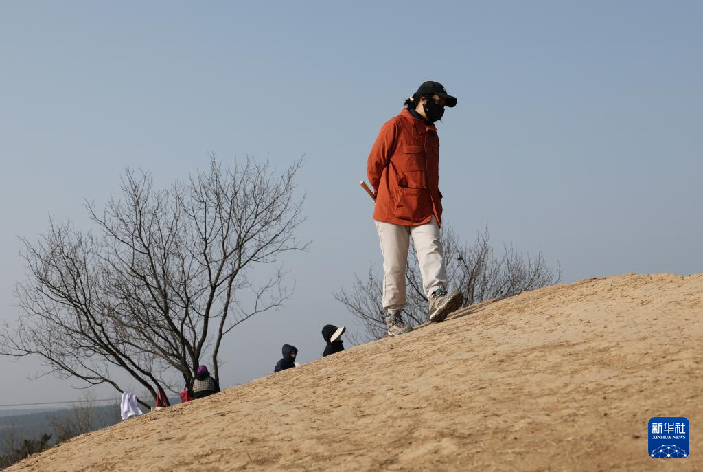 文化中国行·守宝人｜徒步山野间 守护红山文化