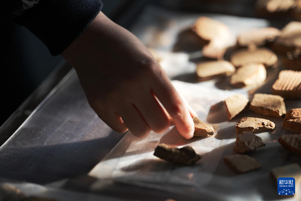 文化中国行·守宝人｜徒步山野间 守护红山文化