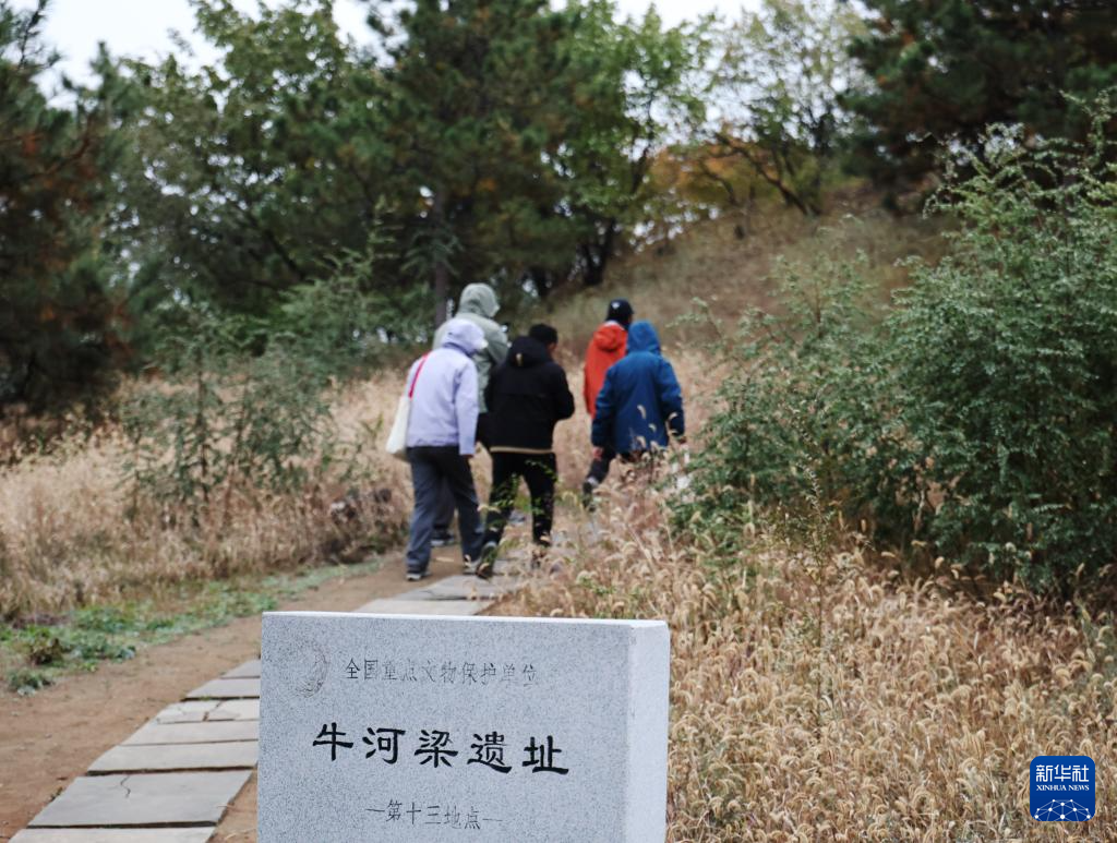 文化中国行·守宝人｜徒步山野间 守护红山文化