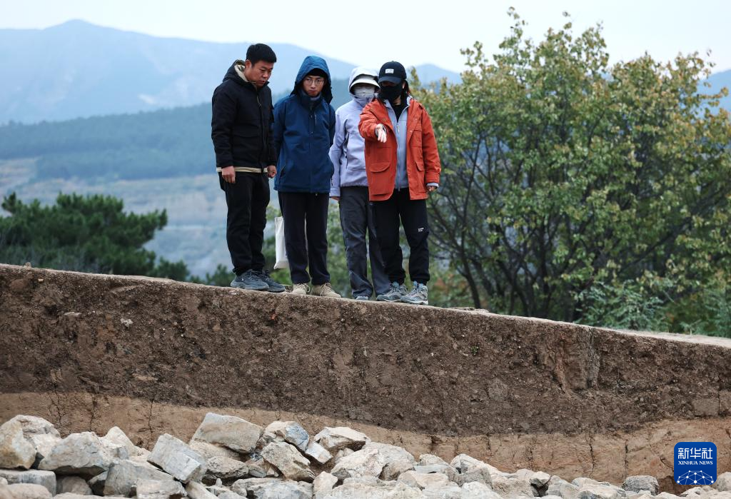 文化中国行·守宝人｜徒步山野间 守护红山文化