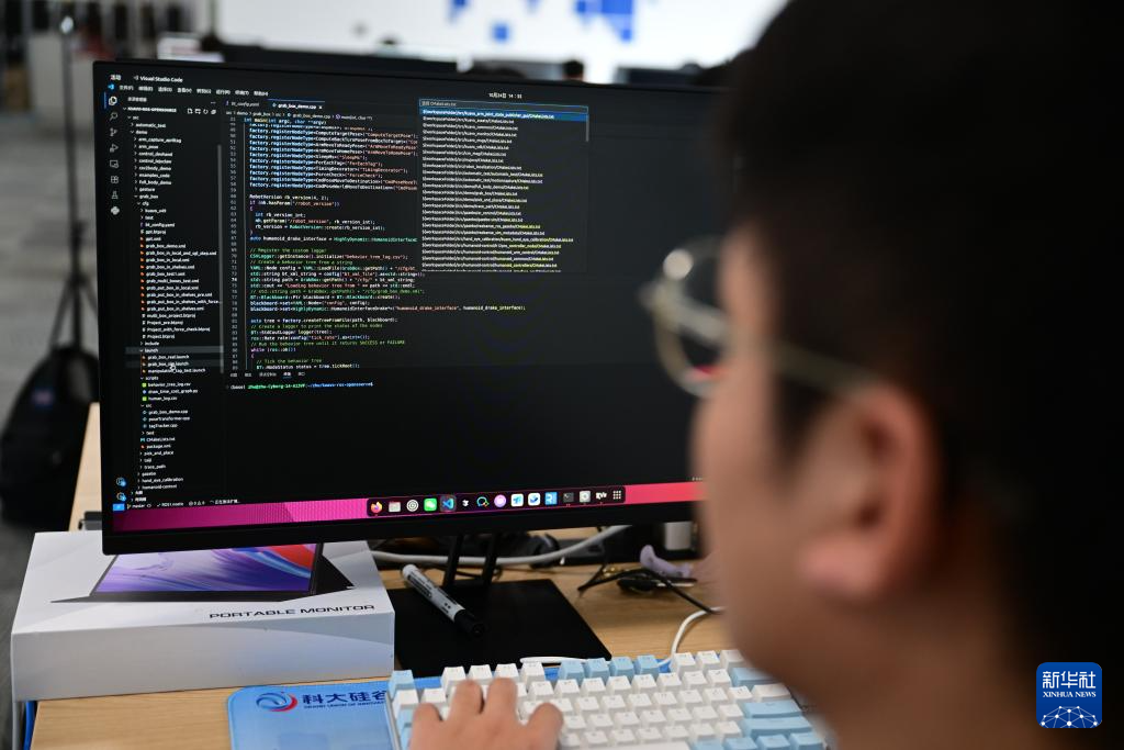 新职业故事｜机器人应用开发工程师：人形机器人的人类“老师”