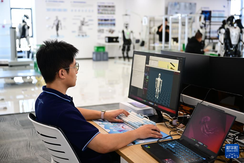 新职业故事｜机器人应用开发工程师：人形机器人的人类“老师”