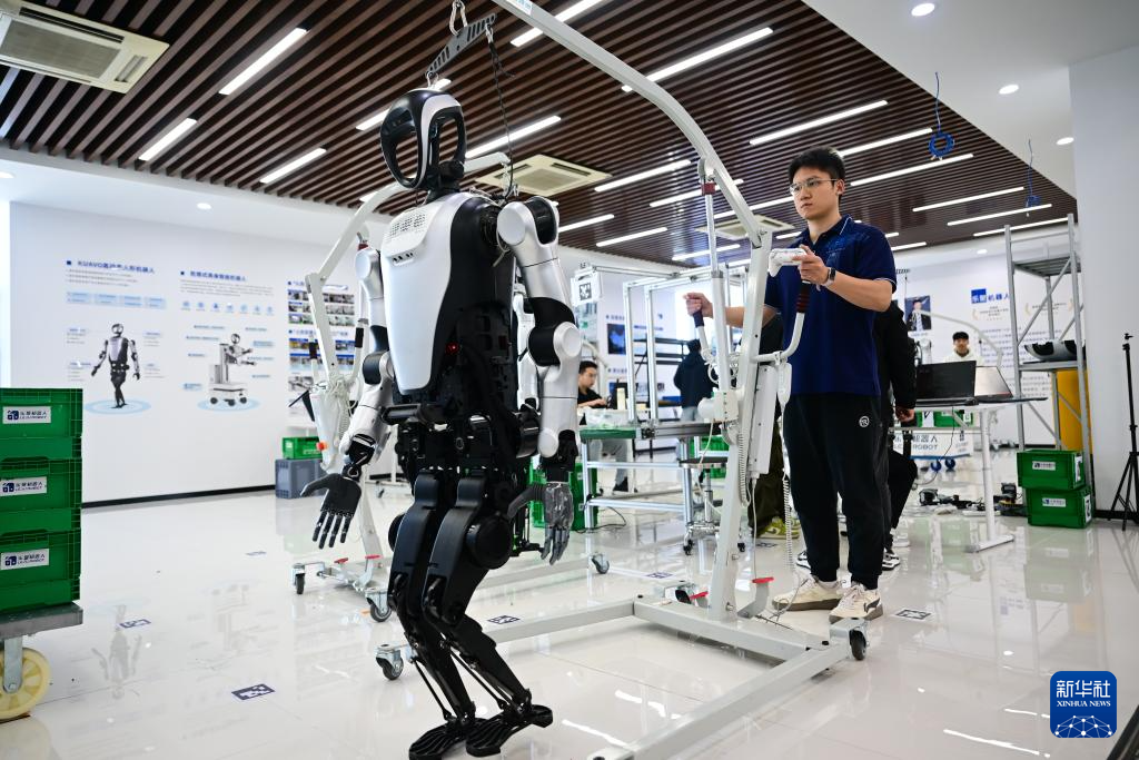 新职业故事｜机器人应用开发工程师：人形机器人的人类“老师”