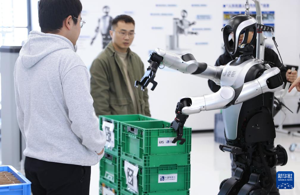 新职业故事｜机器人应用开发工程师：人形机器人的人类“老师”