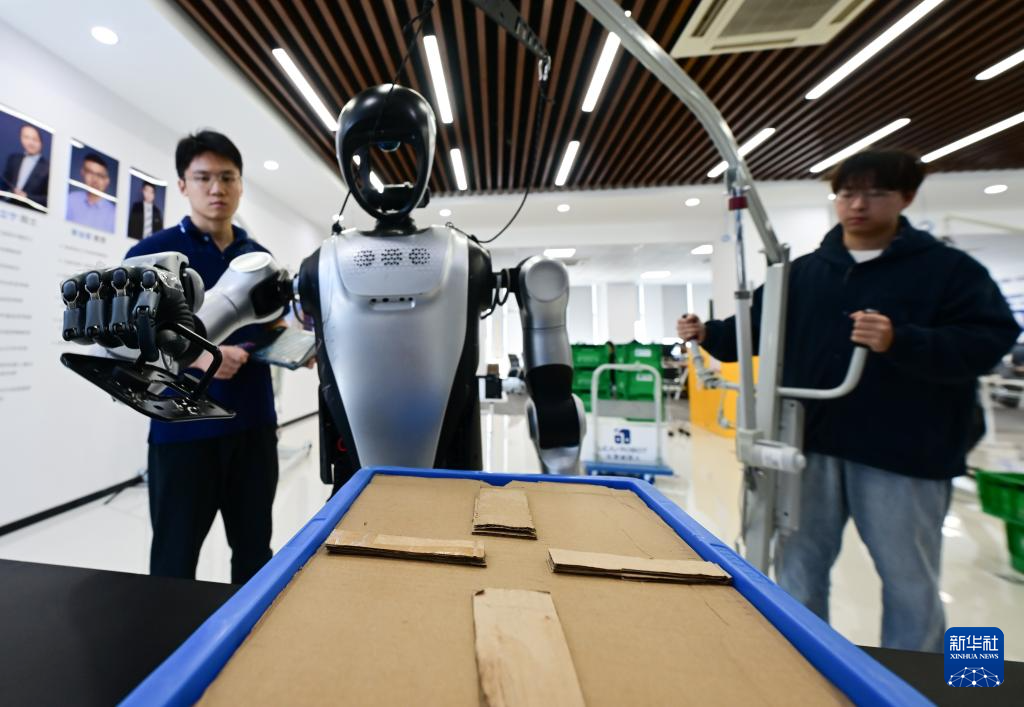 新职业故事｜机器人应用开发工程师：人形机器人的人类“老师”