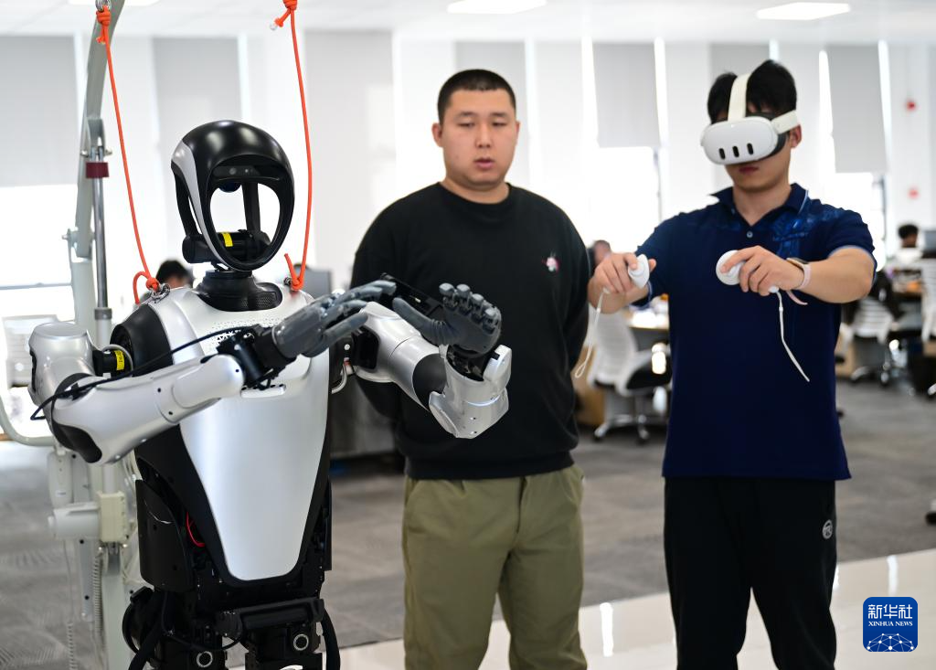 新职业故事｜机器人应用开发工程师：人形机器人的人类“老师”