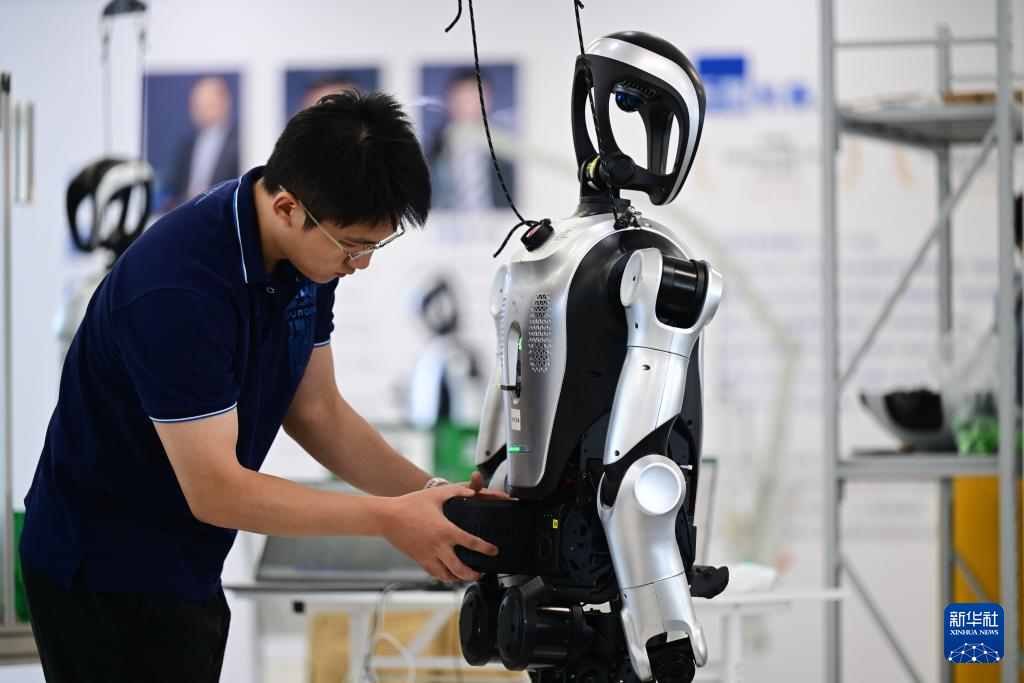 新职业故事｜机器人应用开发工程师：人形机器人的人类“老师”