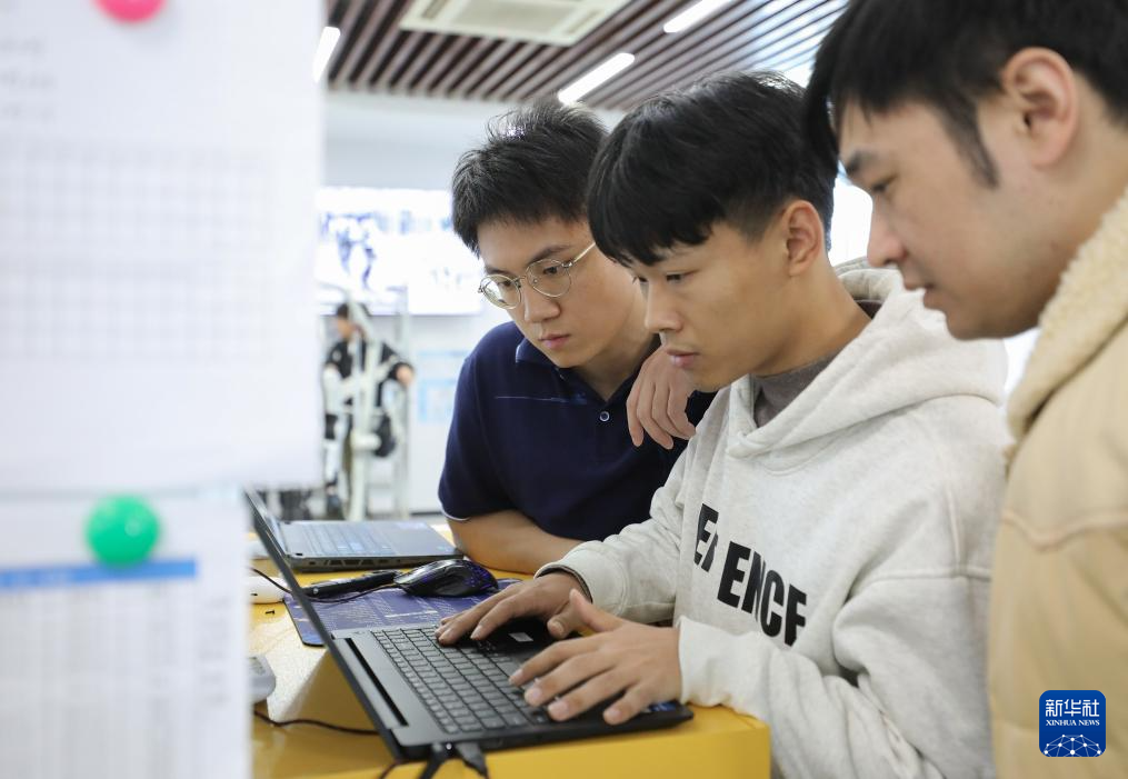 新职业故事｜机器人应用开发工程师：人形机器人的人类“老师”