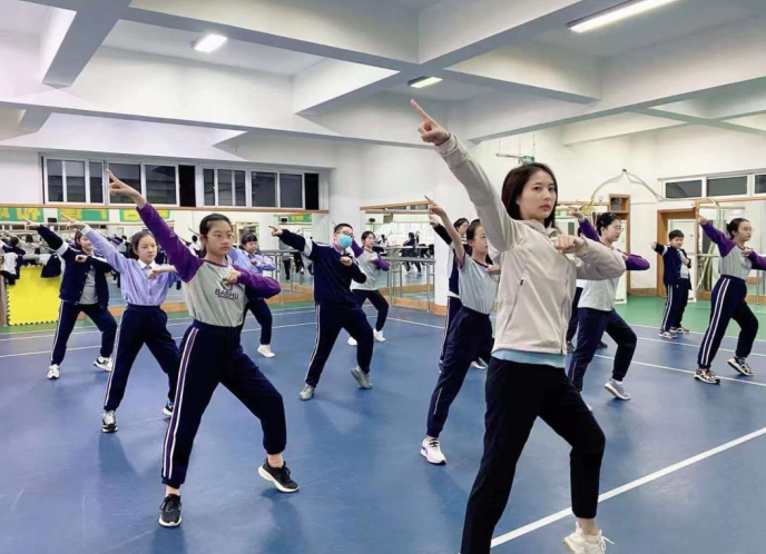 美好教育看得见|奥运冠军当老师，重庆这所学校的体育课不只教“输赢”