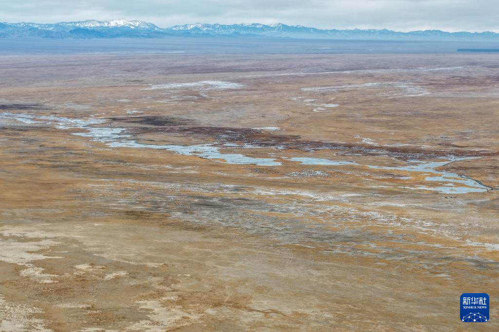 大、小苏干湖:咸淡相连的高原“姊妹湖”