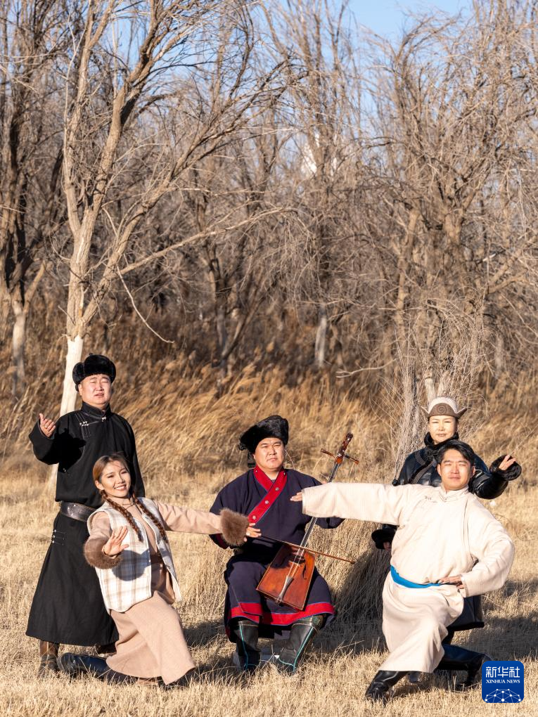图片故事|草原上的“红色文艺轻骑兵”