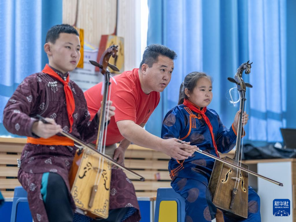 图片故事|草原上的“红色文艺轻骑兵”