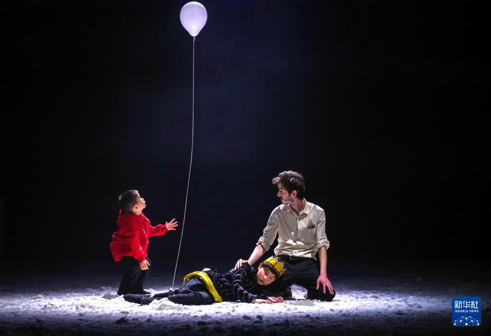 中法合作音乐戏剧《小王子》在武汉首演