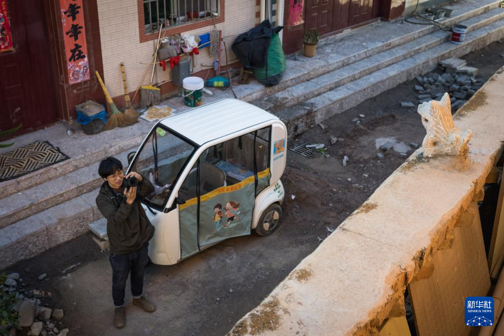 图片故事丨90后青年匠人 让镇宅神兽从屋顶走入“心房”