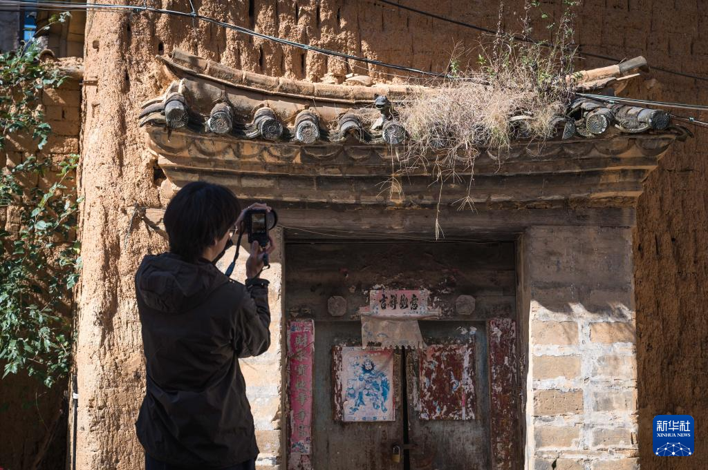 图片故事丨90后青年匠人 让镇宅神兽从屋顶走入“心房”