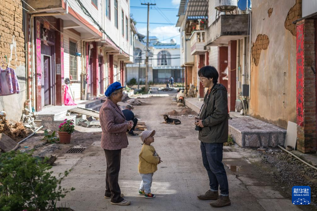 图片故事丨90后青年匠人 让镇宅神兽从屋顶走入“心房”