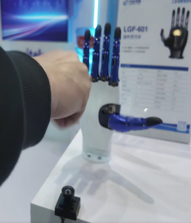 指尖“解锁”未来！高交会上这些灵巧手太灵了