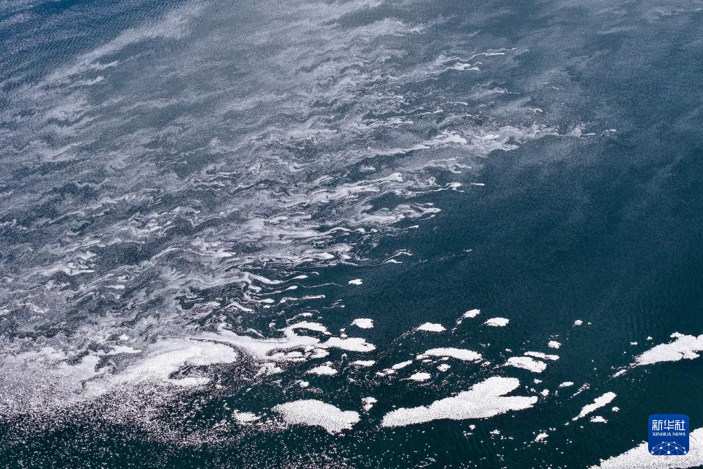 大、小苏干湖:咸淡相连的高原“姊妹湖”