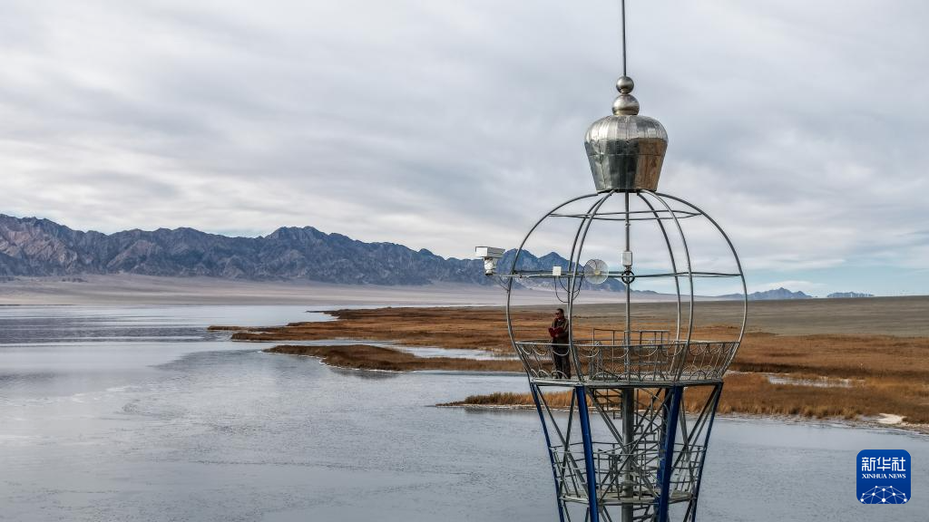 大、小苏干湖:咸淡相连的高原“姊妹湖”