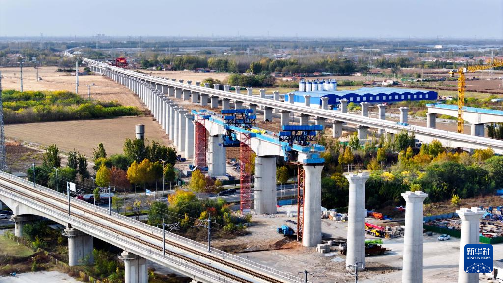 济青高铁潍东上行联络线两座连续梁合龙