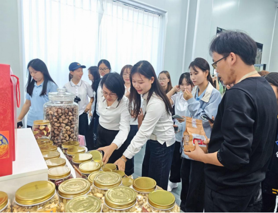 广西经贸职院学子走进边关厚植家国情怀 广西经贸职院学子走进边关厚植家国情怀