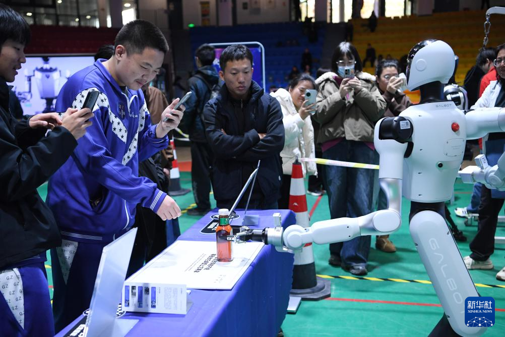 青少年具身智能与人形机器人科技教育研讨会在京举行