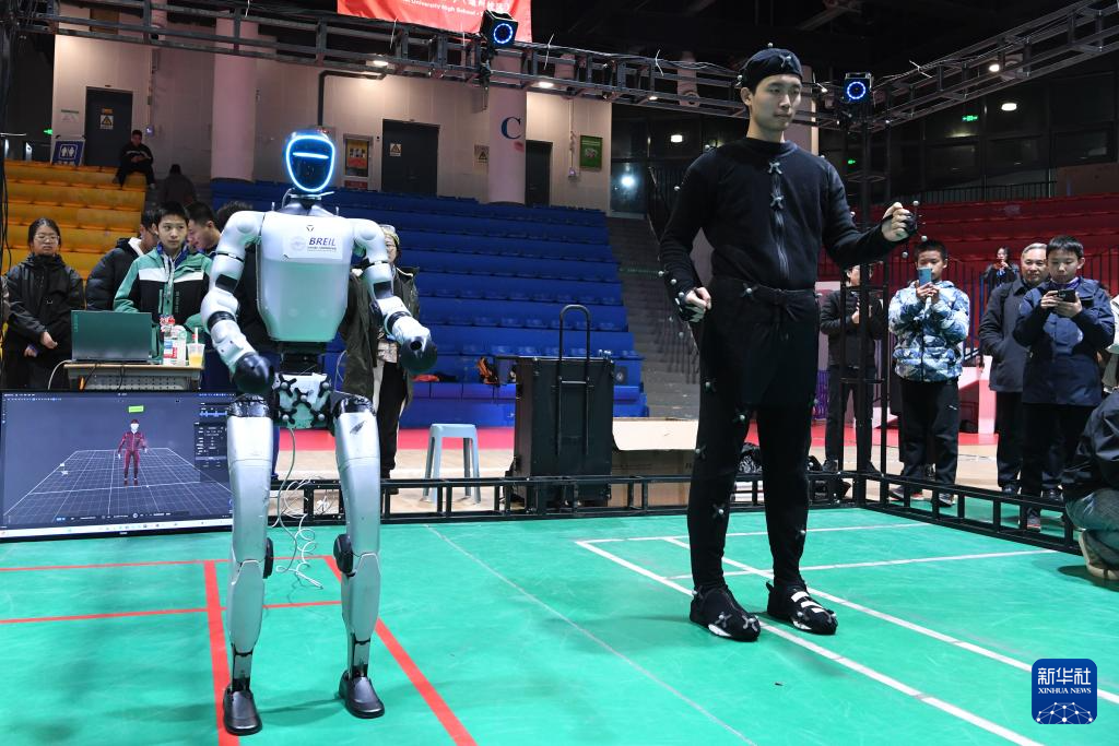 青少年具身智能与人形机器人科技教育研讨会在京举行