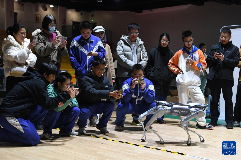 青少年具身智能与人形机器人科技教育研讨会在京举行