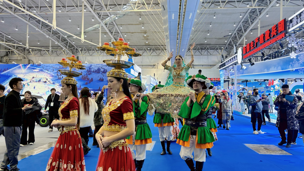 第十九届新疆冬博会启幕,“冰雪丝路”绘就热雪新画卷
