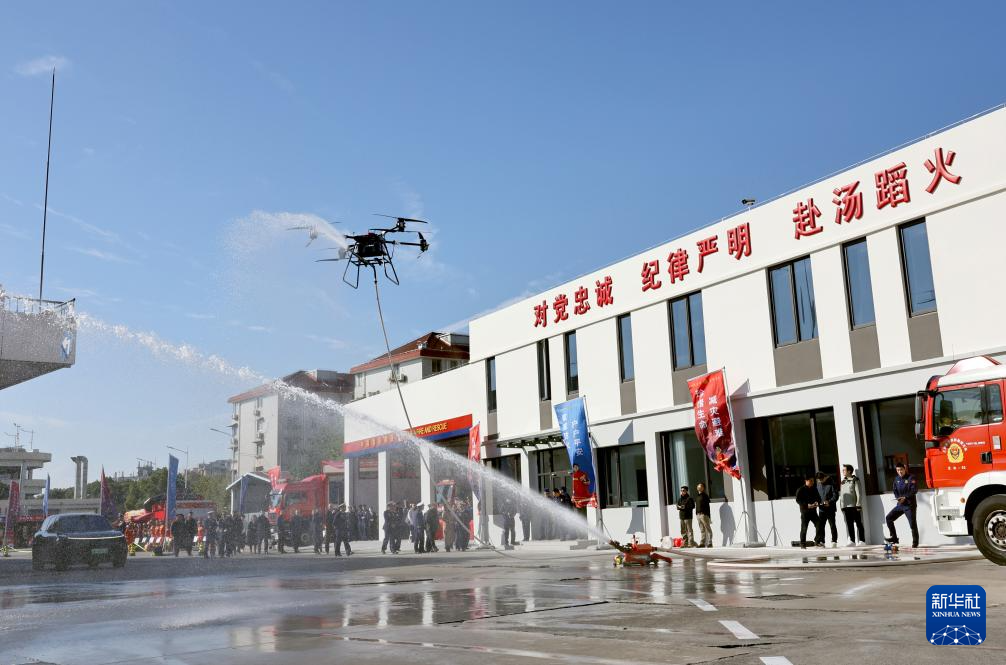 上海举行消防安全月宣传活动