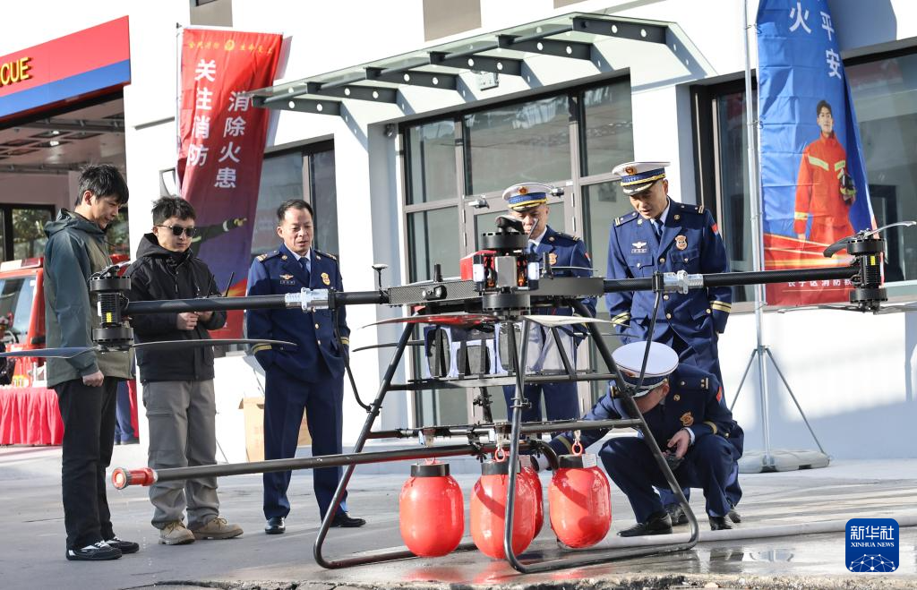 上海举行消防安全月宣传活动