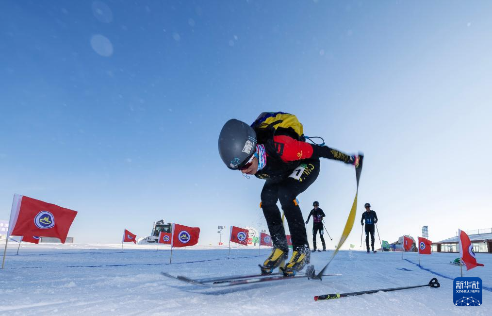 全国滑雪登山挑战赛闭幕